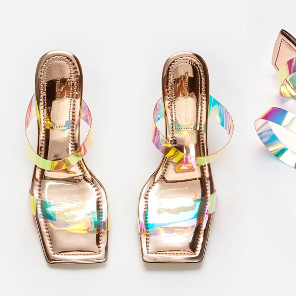 Good American
CINDER-F*CKING-RELLA WEDGE heel - Picture 7 of 8